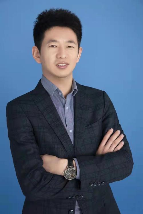 陜西省延安市延川縣人,現(xiàn)任北京儀鳳安科技信息咨詢創(chuàng)始人